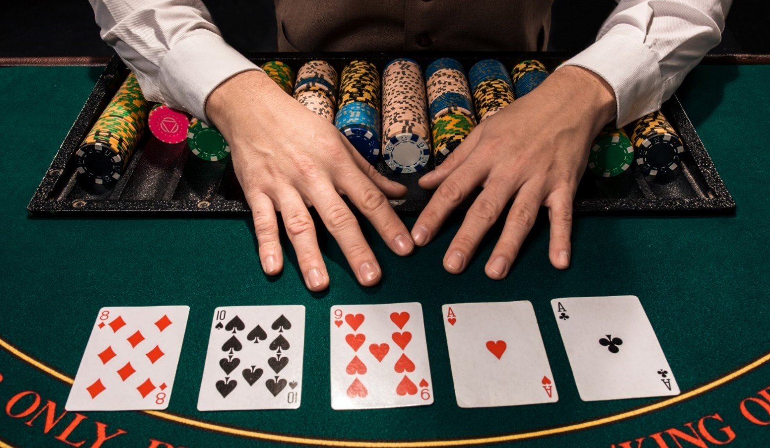 Tìm hiểu chi tiết về vị trí trong bàn Poker