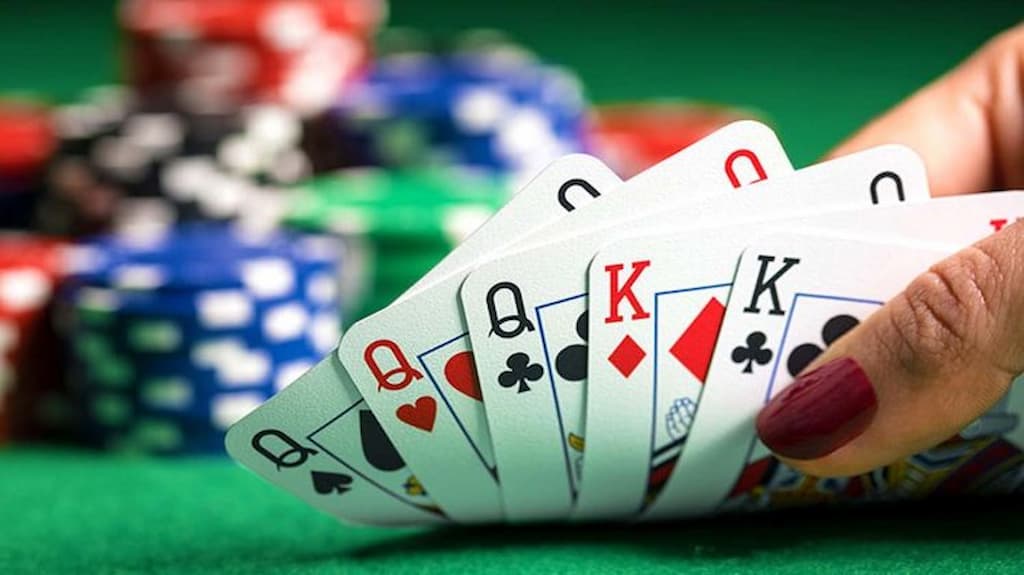 Tìm hiểu về luật chơi Poker cho người mới tham gia game online 2 Game bài poker còn gọi là xì tố